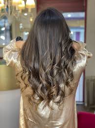 Velas em fundo preto.